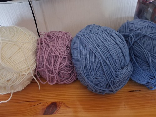Aran wool balls assorted - 4,